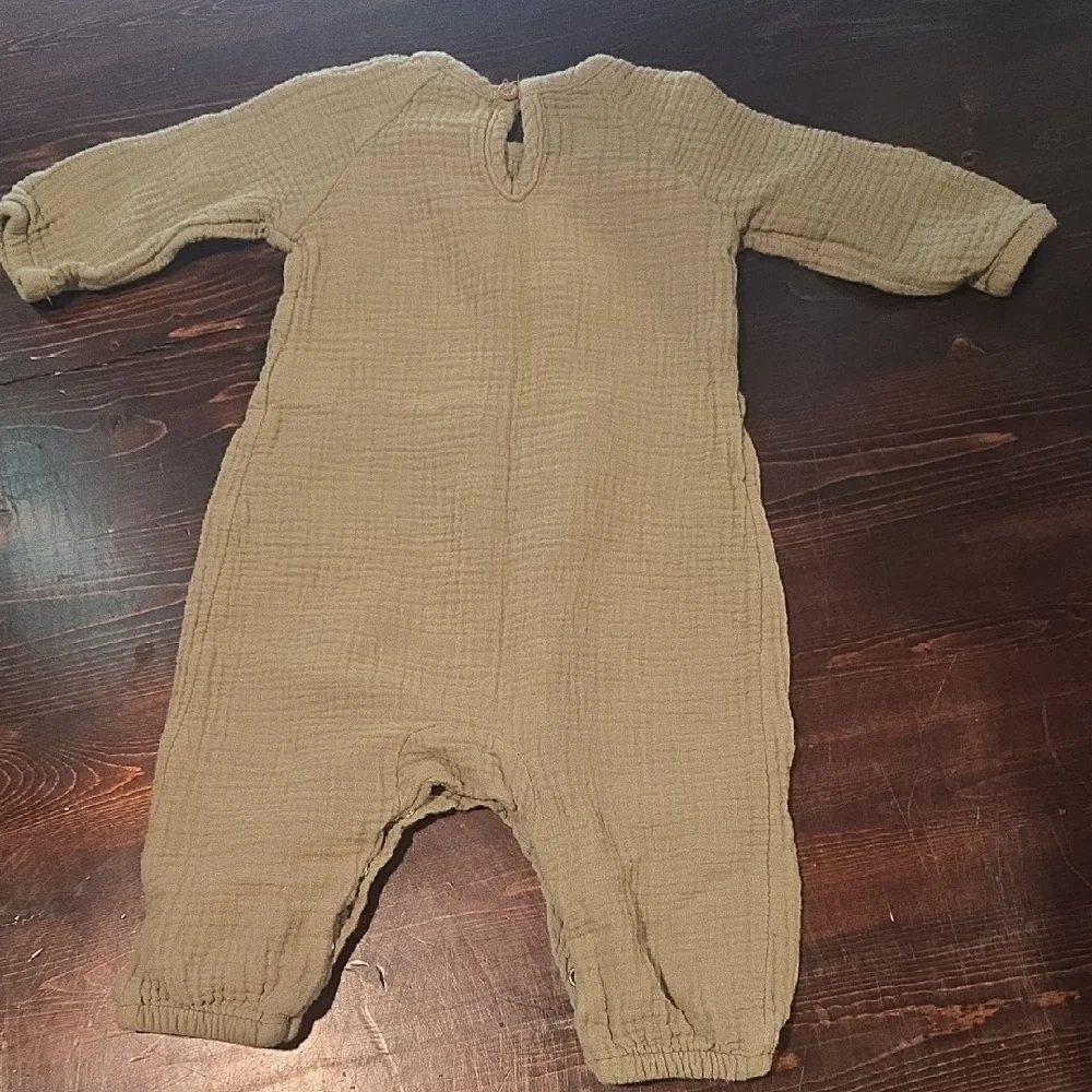 ​Grayson Collective Sage Green Gauze Muslin Romper 6-9M